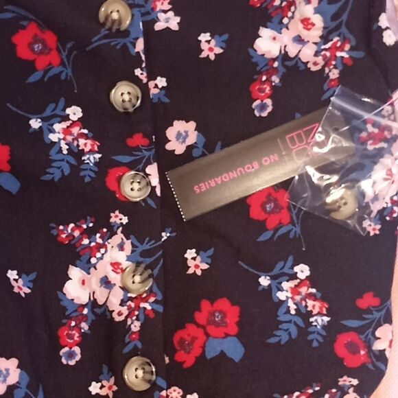 Button Front Floral Print Romper - Picture 5 of 5